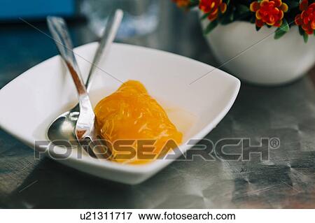 Stock Photo - Trouxas de ovos in bowl. Fotosearch
