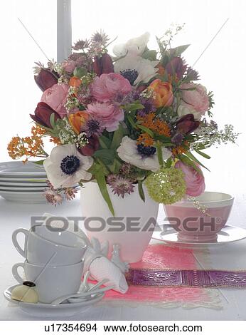Picture - festive springtime bouquet. Fotosearch