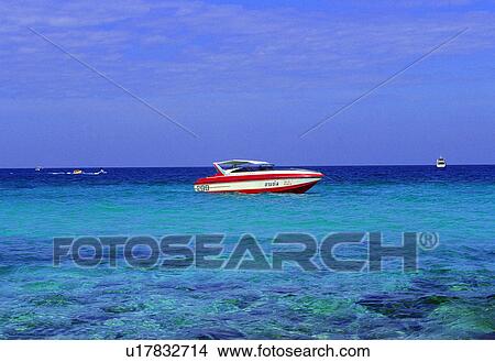 Picture - Boat, Clear, Cloud, Horizon. Fotosearch