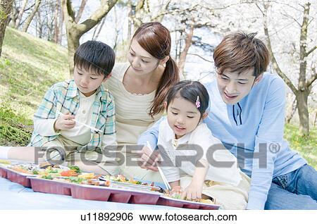 Stock Photograph - Family Doing Picnic. Fotosearch