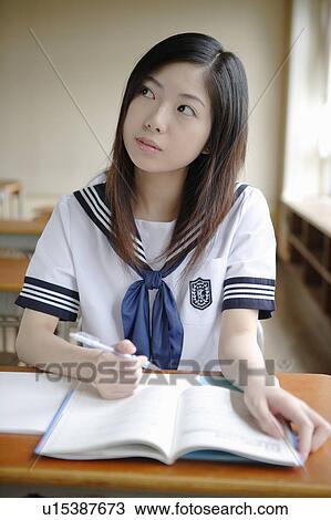 高校 女の子 勉強 ストックイメージ U Fotosearch