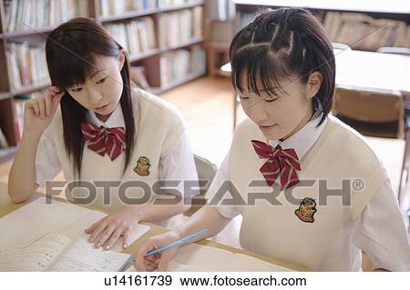 ２ 高校 女の子 勉強 中に 図書館 写真館 イメージ館 U Fotosearch