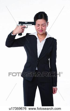 若い女性 中に スーツ 地位 で 銃 を 指すこと 頭 画像コレクション U Fotosearch