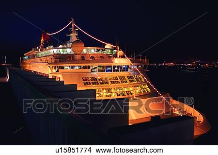Picture - Cruise ship at Ocean Terminal, Tsim Sha Tsui, Hong Kong. Fotosearch