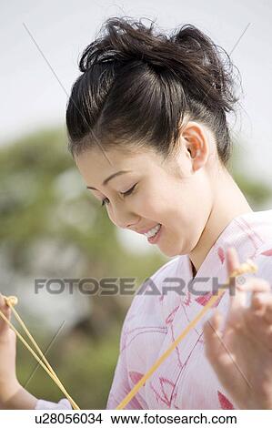 Picture - Verdure and the yukata woman. Fotosearch