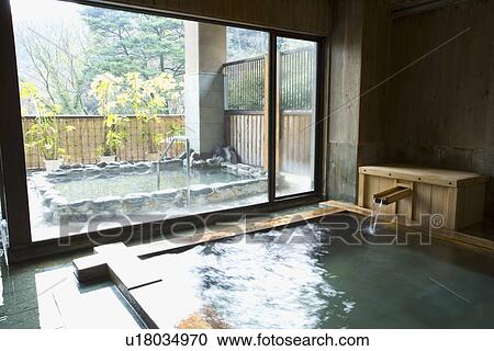 Japanische Gemeinsam Wanne Heisser Fruhling Hohe Winkelansicht