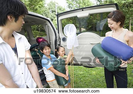 Picture - Family unpacking car. Fotosearch