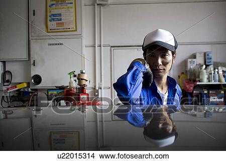Picture - Mechanic and car. Fotosearch
