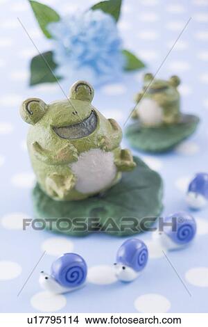 Picture - Frog and snail ornament. Fotosearch