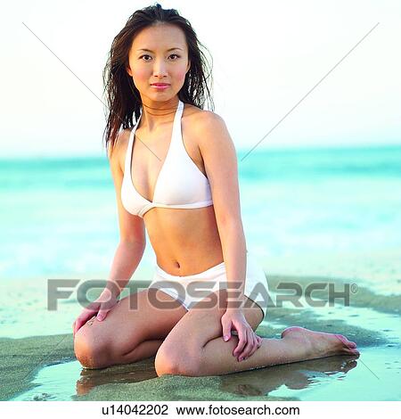 Archivio Fotografico - acqua, mare, swimsuits, belle donne ... Archivio Fotografico - acqua, mare, swimsuits, belle donne ...