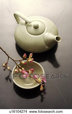 Picture - Japanese teapot and teacup for tea ceremony. Fotosearch