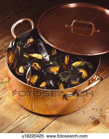 Stock Photography - Moules / Mussels - Non Exclusive. Fotosearch