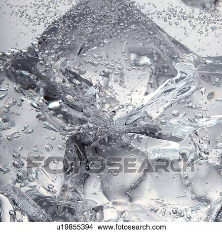 Picture - Ice in fizzy drink. Fotosearch