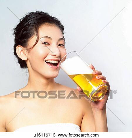 Stock Image - Drink, Food And Drink, Cheerful, Beer, Leisure Activity, Beauty. Fotosearch