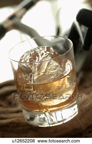 Stock Photo - Bubble, Shiny, Liquid, Wine, Alcohol. Fotosearch