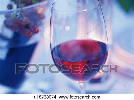 Picture - Wineglass, Red Wine. Fotosearch