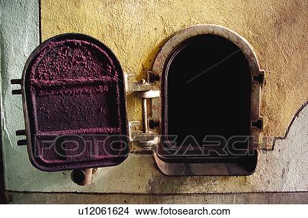 Picture - Wine, Drink, Wine cellar, Arch, Door, Open, Opened. Fotosearch