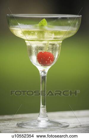 Picture - Berry, Close-Up, Dew, Dipped, Food. Fotosearch