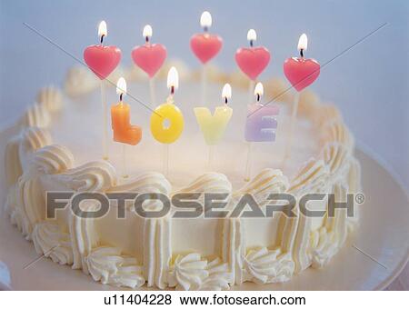 Gateau A Forme Coeur Bougies Et Orthographe Love Banque De Photo U Fotosearch