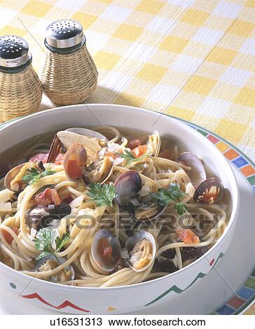 Vongole Bianco Soup Spaghetti View Large Photo Image Stock Image - Vongole Bianco Soup Spaghetti. Fotosearch