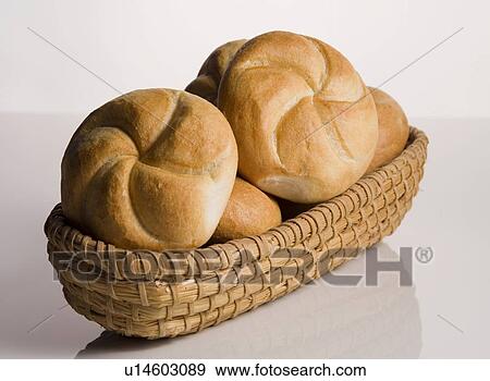 Stock Photo - freigestellt, alfred, aliment, bakery, basket, brË? tchen. Fotosearch