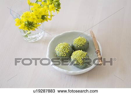 Yomogi dango View Large Photo Image Stock Image - Yomogi dango. Fotosearch