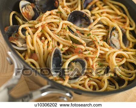 Stock Image - Spaghetti Vongole in a Pan. Fotosearch
