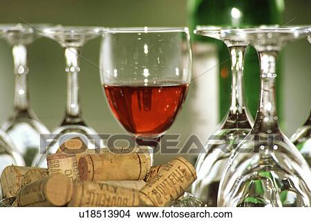 Picture - Red wine. Fotosearch