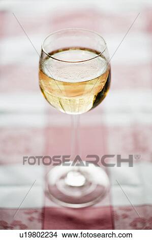 Picture - White wine. Fotosearch