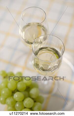 Picture - White wine. Fotosearch
