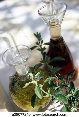 Stock Image - Essig und Öl. Fotosearch