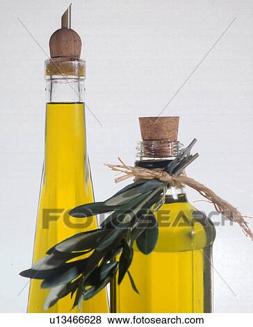 Stock Photo - Flaschen mit Olivenöl und Olivenzweig. Fotosearch