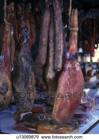 Stock Photo - Schinken auf dem Markt. Fotosearch