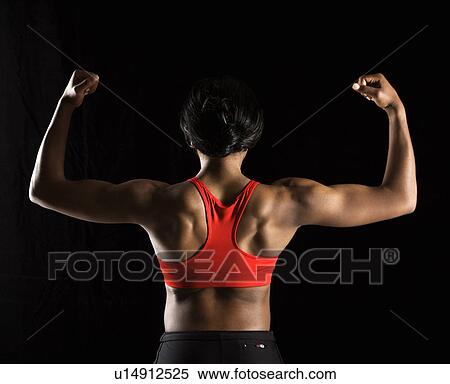 背中 の 筋肉 アフリカ系アメリカ人の女性 で 二頭筋 Flexed ストックフォト 写真素材 U Fotosearch