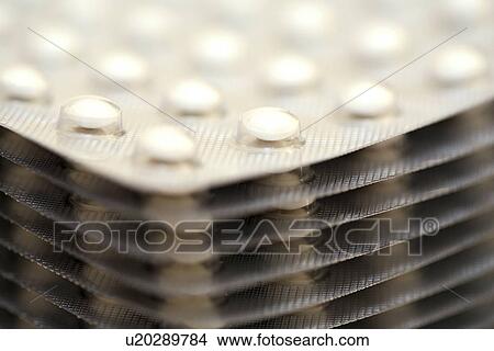 Picture - capsules, close-up, formula, germany, healthy, ill, kapsel. Fotosearch