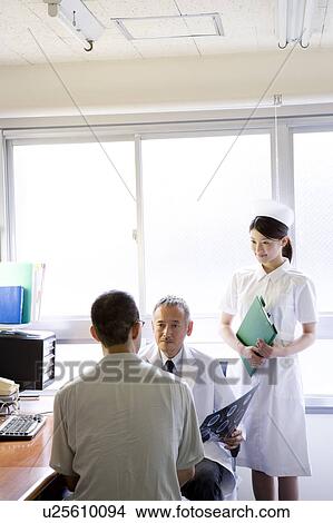 Picture - Doctor talking to patient. Fotosearch