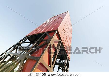 Stock Illustration - Drilling rig. Fotosearch