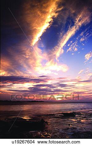 Picture - Sky, Ocean, Landscape, Seashore, Seas, Clouds, Sunrising. Fotosearch