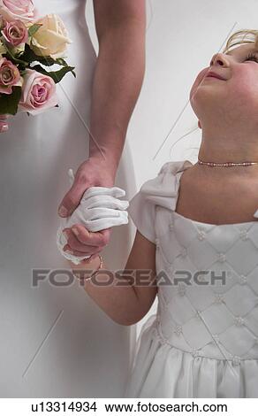 Picture - Flower girl and bride. Fotosearch