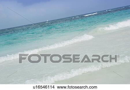 Picture - Ocean waves coming ashore. Fotosearch