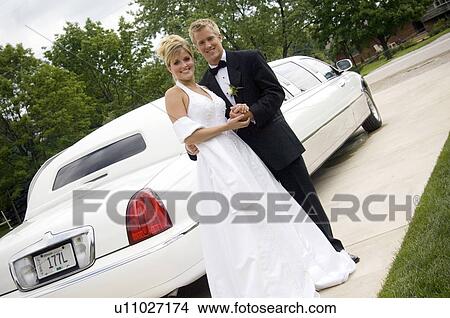 Picture - Bride and groom by limo. Fotosearch