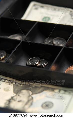 Picture - Change drawer. Fotosearch