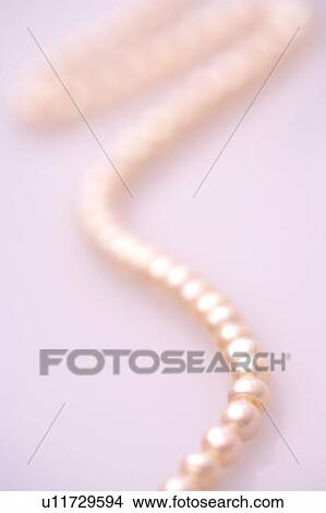 Picture - Pearl necklace, close-up. Fotosearch
