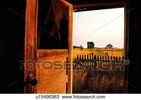Stock Image - Abandoned building in Robsart, Saskatchewan, Canada. Fotosearch