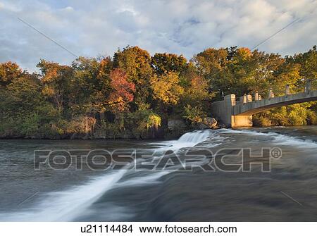 Picture - The Niagara River - Niagara Falls State Park USA. Fotosearch