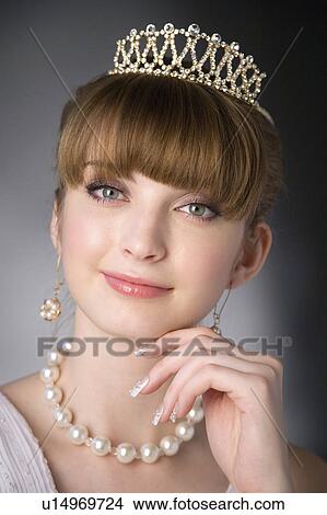 Teenage girl wearing jewelries and crown View Large Photo Image Picture - Teenage girl wearing jewelries and crown. Fotosearch
