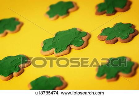 Picture - Shamrock cookie pattern. Fotosearch