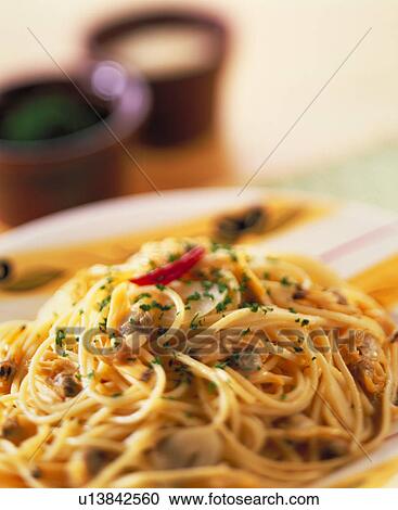 Stock Image - Spaghetti, Vongole Bianco. Fotosearch
