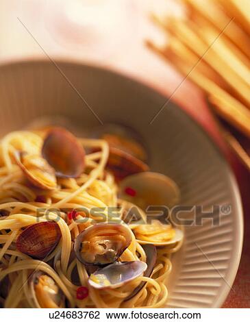 Spaghetti, Vongole Bianco View Large Photo Image Stock Image - Spaghetti, Vongole Bianco. Fotosearch
