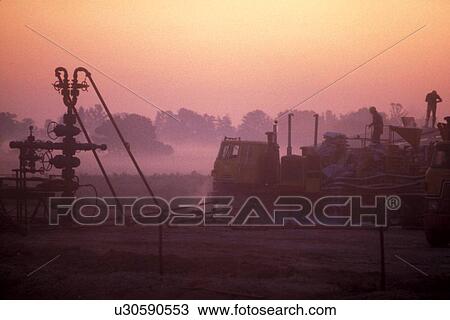 Stock Image - Hydraulic Fracturing Operation. Fotosearch
